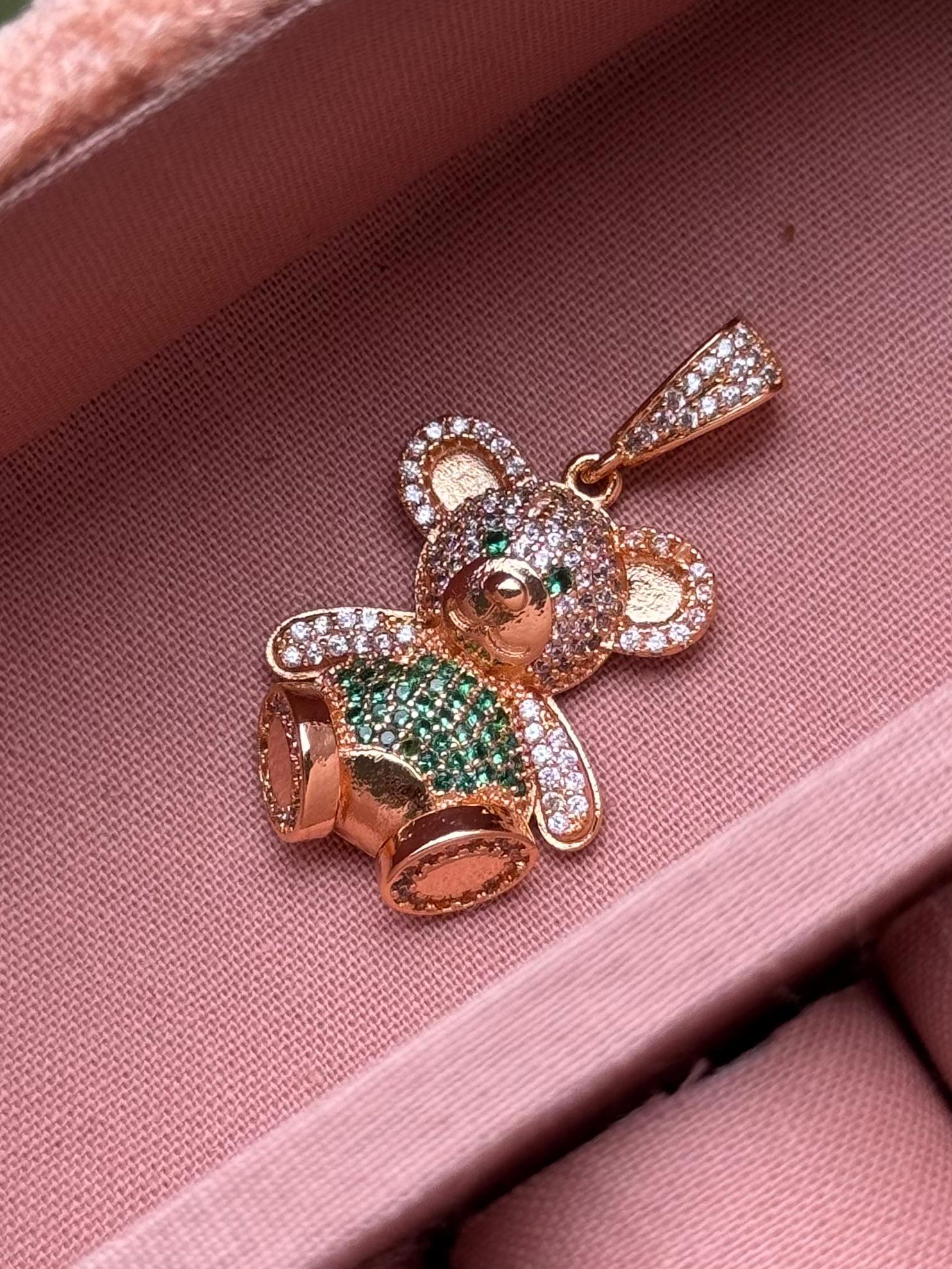 Dije De Oso Dorado Con Circones Plateados