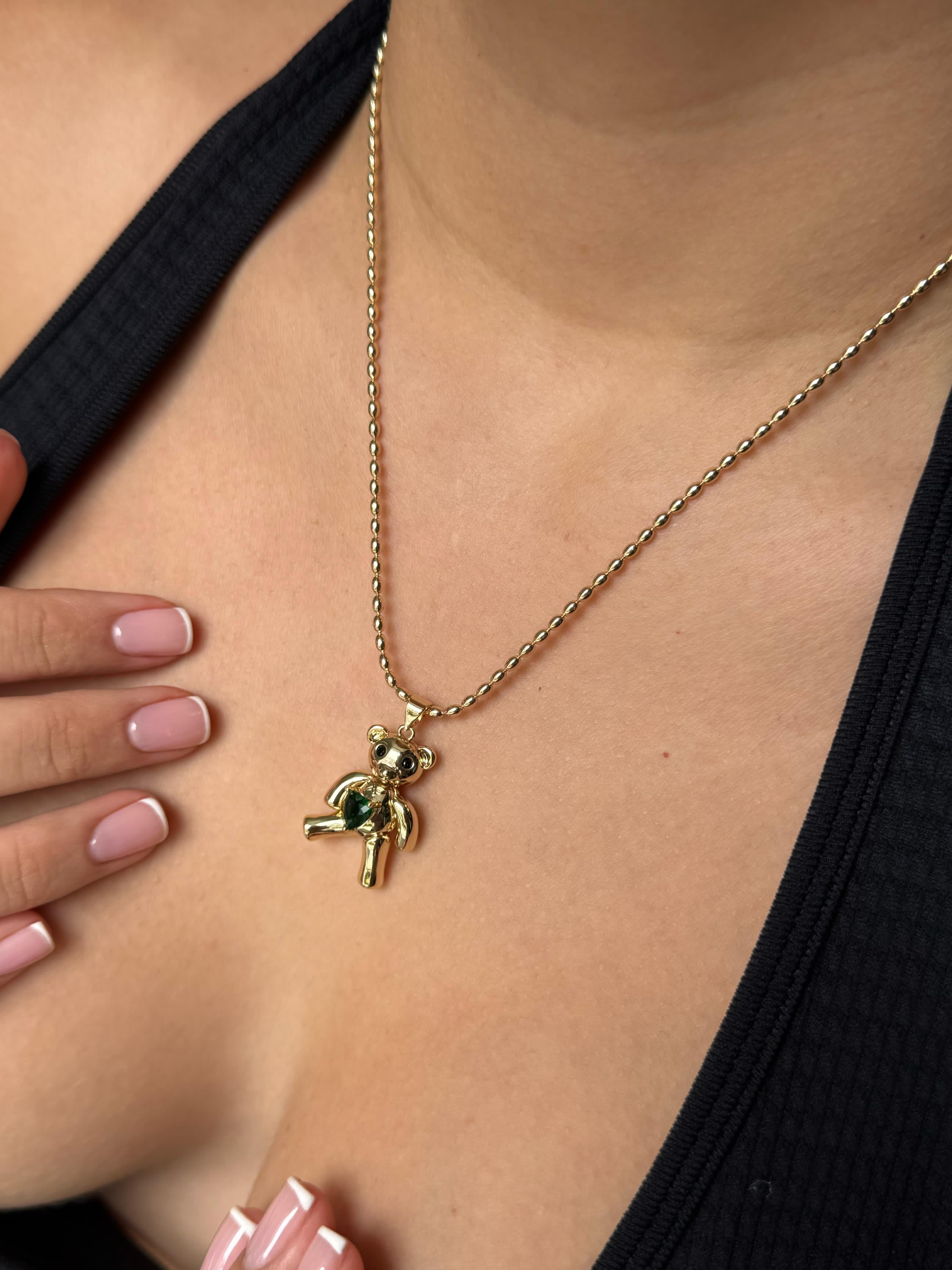Cadena de Oso Dorado con Corazón Verde